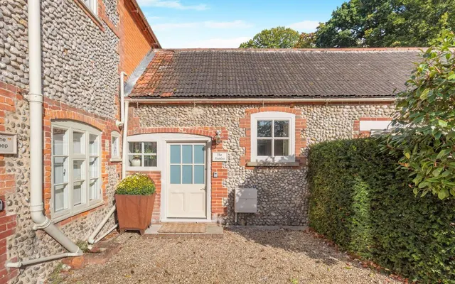 The Grove, Holt, NR25, photo 2
