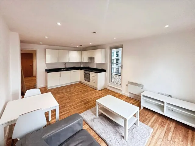 Elmira Way, Salford, M5, photo 3