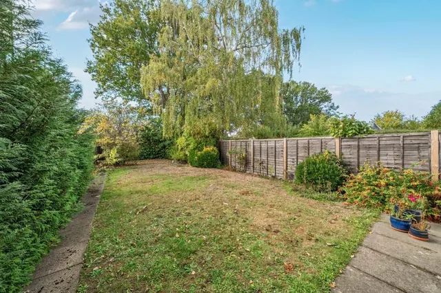 Benner Lane, West End, GU24, photo 3