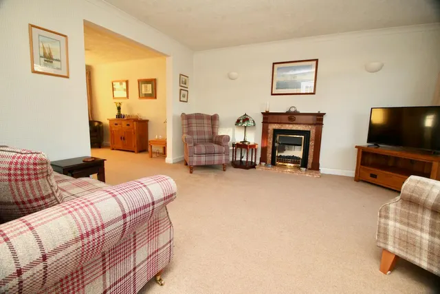 Photo 3 — Thorniecroft Place, Condorrat, Cumbernauld, G67 4JU