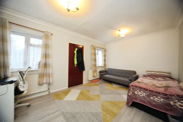 Anstee Road, Luton, LU4, photo 3