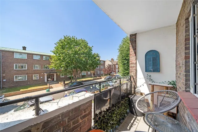 Lessar Avenue, London, SW4, photo 2