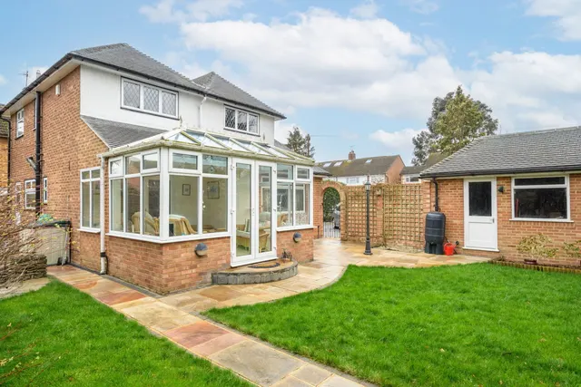 Ashurst Drive, Shepperton, TW17, photo 2