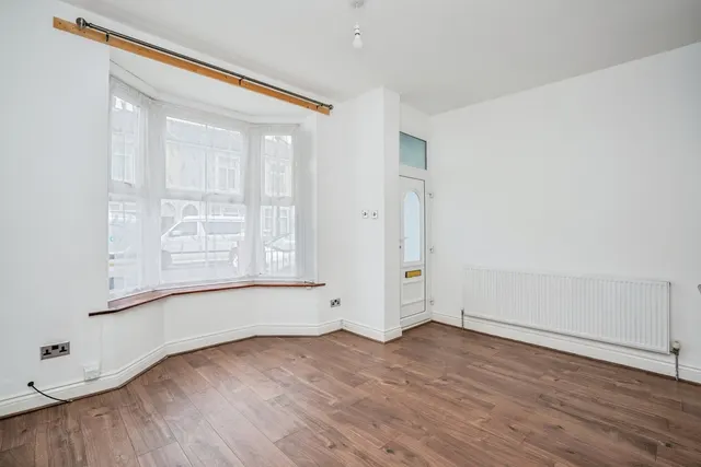Agincourt Road, Portsmouth, PO2, photo 3
