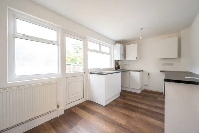 25 Saxon Road, London, photo 1