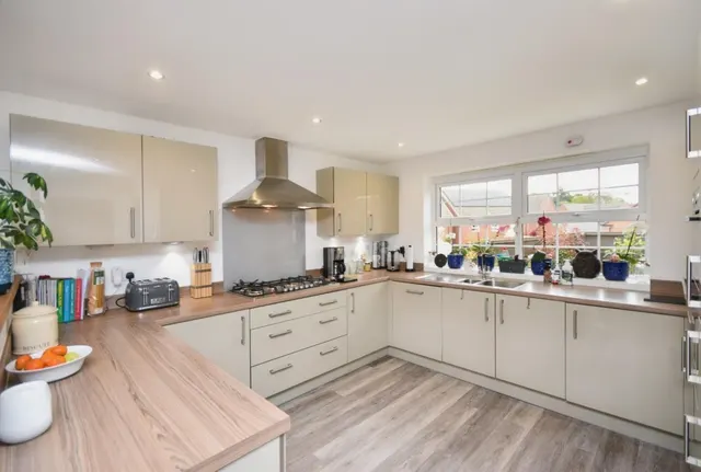 Harrison Road, Harlestone, photo 3