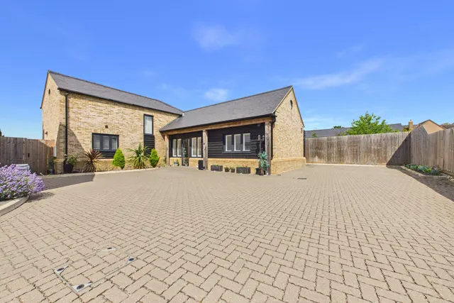 High Street, Sutton, SG19, photo 1