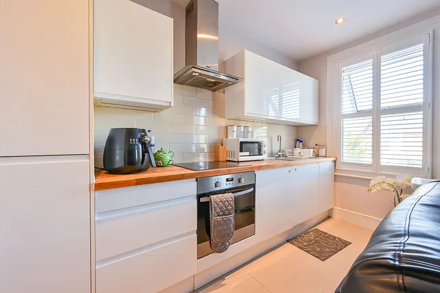 Surbiton, KT6, photo 3