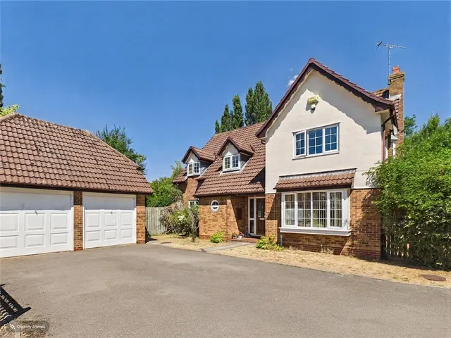 Photo 2 — Thornbers Way, Charvil, Reading, Berkshire, RG10