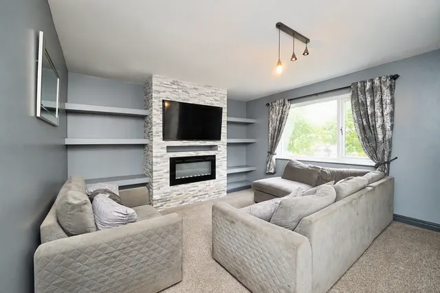 St. James Crescent, Pudsey, LS28, photo 2