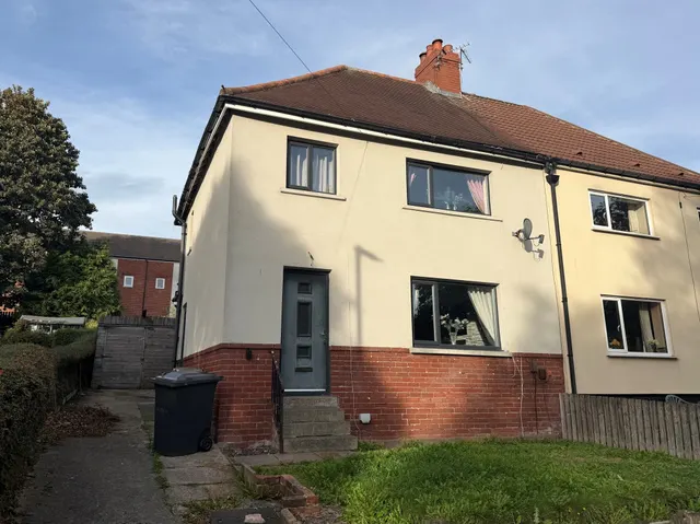 St. James Crescent, Pudsey, LS28, photo 1