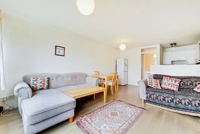 Amsterdam Road, London, E14, photo 3