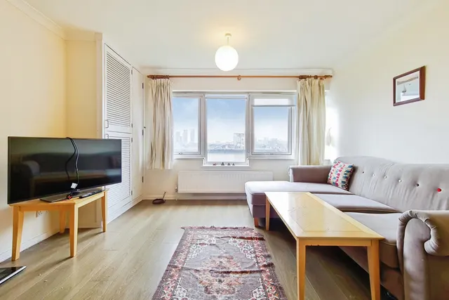 Amsterdam Road, London, E14, photo 1