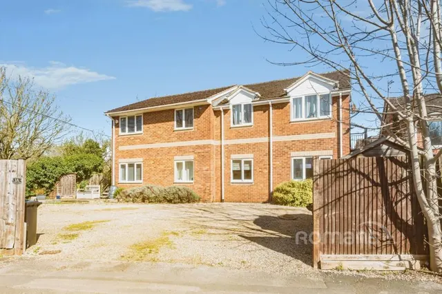 Mapledurham Drive, Purley on Thames, RG8, photo 1