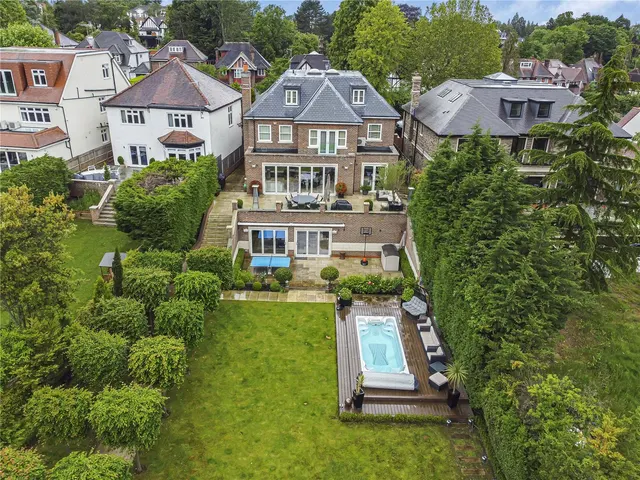 Photo 3 — Oakleigh Avenue, Whetstone, London, N20 9JJ