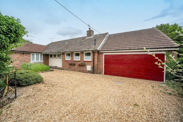 Fyfield Road, Weyhill, Andover, photo 1