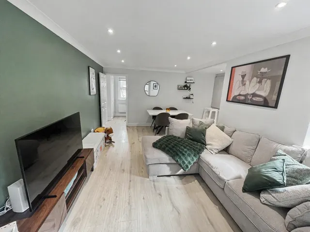 Holly Place, High Wycombe, HP11, photo 3