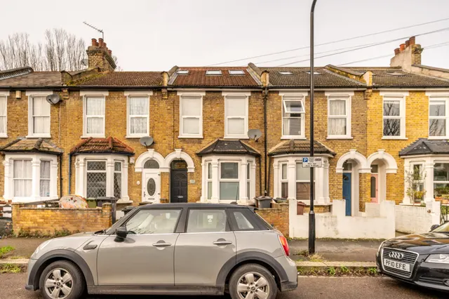 149 Farmer Road, London, photo 1