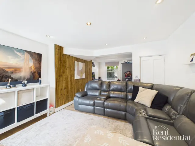 New Hythe Lane, Larkfield, ME20, photo 2