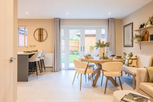 Elmwood Crescent, Hazlemere, HP15, photo 3