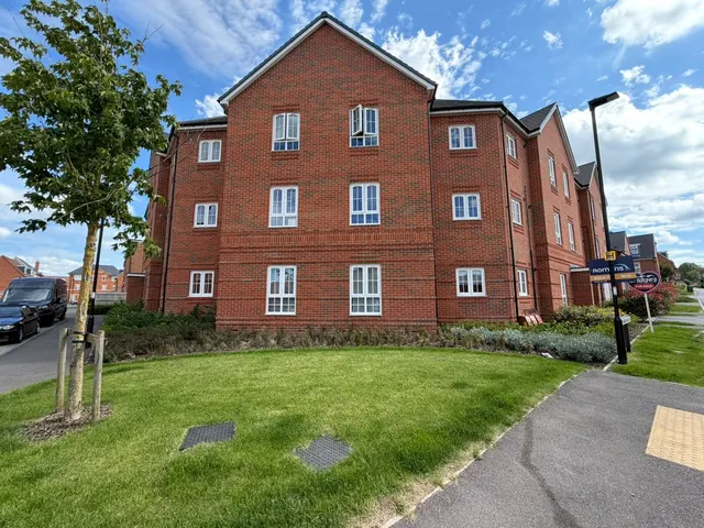 Barrosa Road, Wellesley, Aldershot, Hampshire, GU11 4DS, photo 1