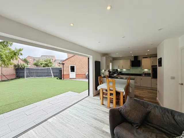 Photo 2 — Fawn Drive, Aldershot, Hampshire, GU12 4FW