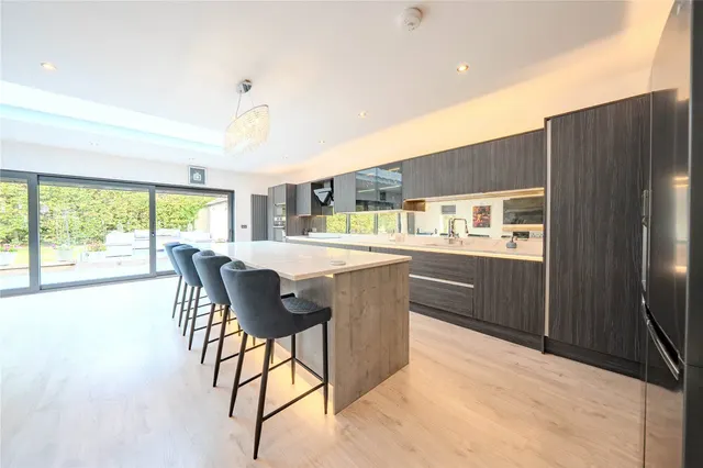 North Mead, Bramhope, LS16, photo 2