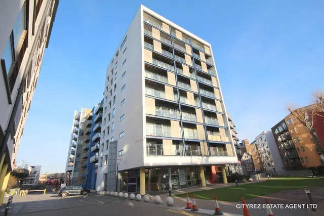 Deals Gateway, Onese8 Development, SE13, photo 1