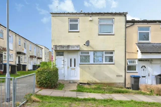 Milwards, Harlow, CM19, photo 1