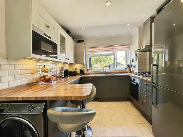 Photo 3 — Durnsford Avenue, Fleet, Hampshire, GU52 7TA