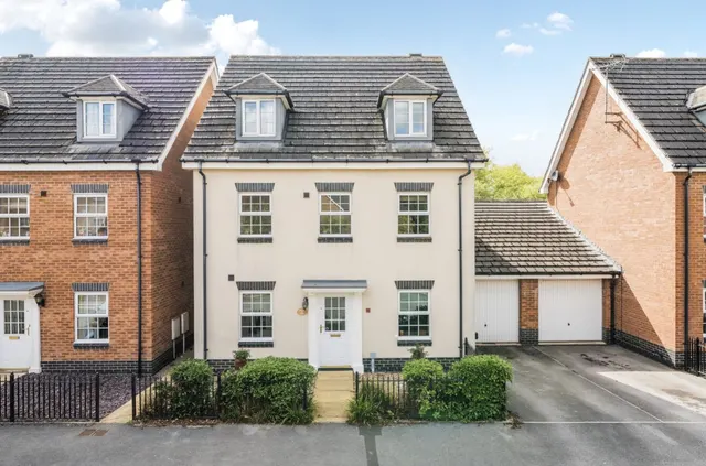 4 bedroom house, Emerald Close, Harrogate, HG1