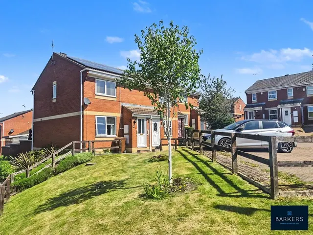 Laneside Gardens, Morley LS27 9SA, photo 1