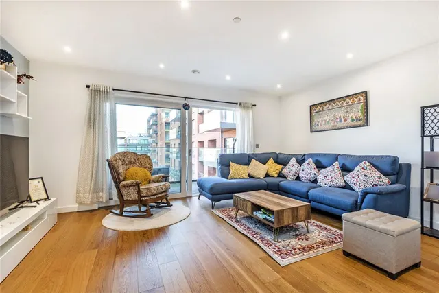 Thonrey Close, Colindale, photo 1