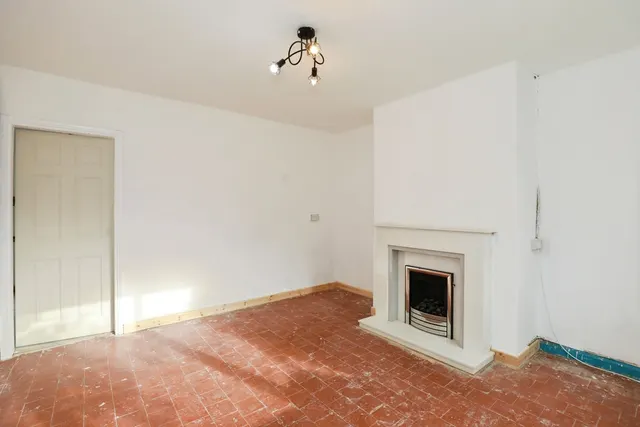 Photo 2 — Nutfield Avenue, Crewe, Cheshire, CW1