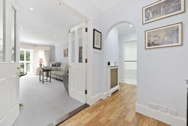 Palmerstone Court, Virginia Water, GU25, photo 3