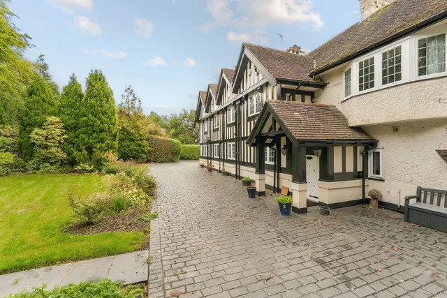 Adlington Road, Wilmslow, photo 2
