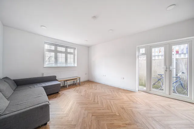 Flat 1 , 2C Langdale Avenue, Mitcham, photo 1