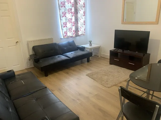 Photo 2 — 3 Bed Hmo Prime Location