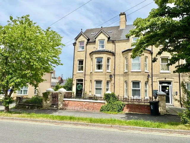 Ithon Road, Llandrindod Wells, Powys, LD1 6AS, photo 1