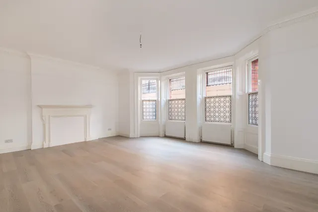 Photo 2 — 1 Ashley Gardens, Ambrosden Avenue, London