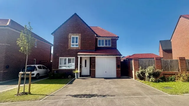 Petunia Way, Witham St. Hughs, photo 1