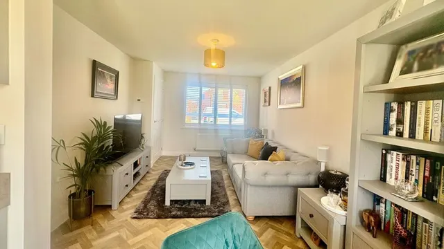 Petunia Way, Witham St. Hughs, photo 2