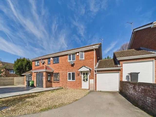 Calshot Place, Calcot, RG31, photo 1