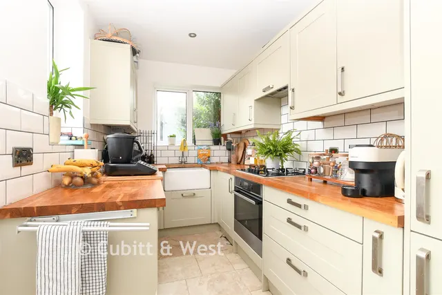 Gordon Road, Redhill, RH1, photo 2