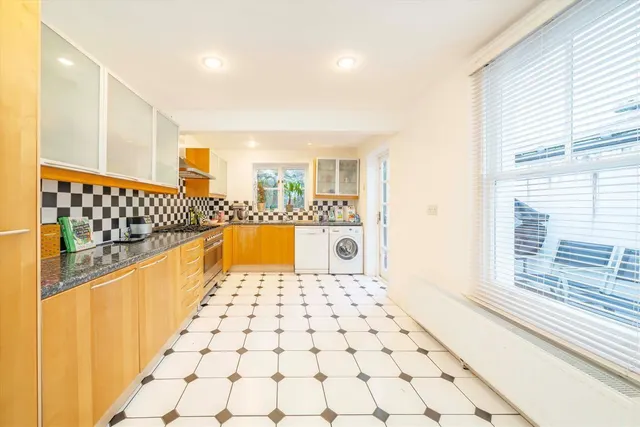 Somerset Road, W4, photo 3