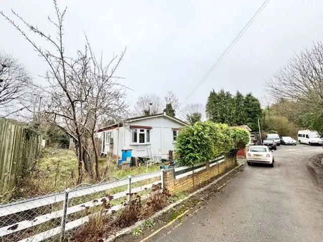 Rayners Avenue Loudwater, High Wycombe HP10 9SW, photo 1