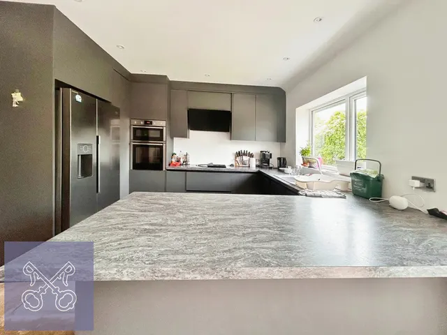 Photo 3 — Cottingham Road, Hull, HU5