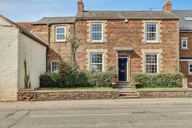 High Street, Broughton, NN14, photo 1