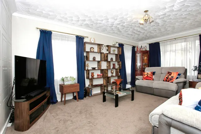 Lewes Gardens, Peterborough, PE4, photo 2