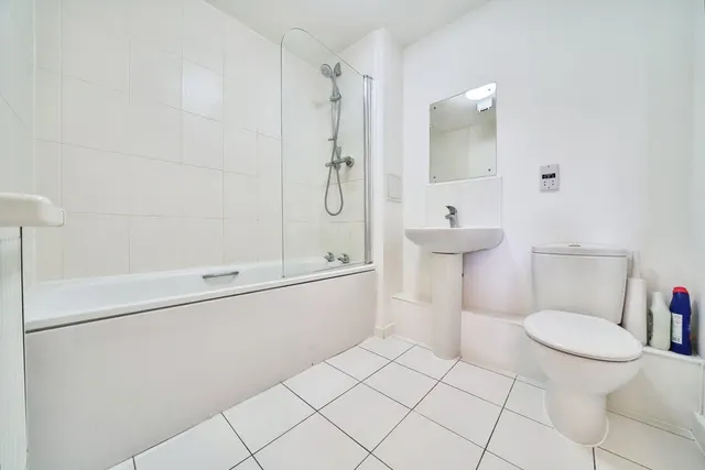 Photo 2 — Cottons Approach, Romford, RM7